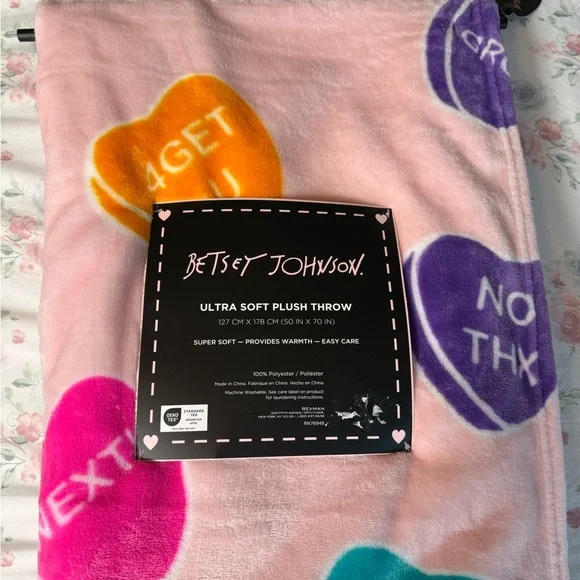Betsey Johnson‎ Pink and Purple Plush Throw Blanket - Picture 2 of 4
